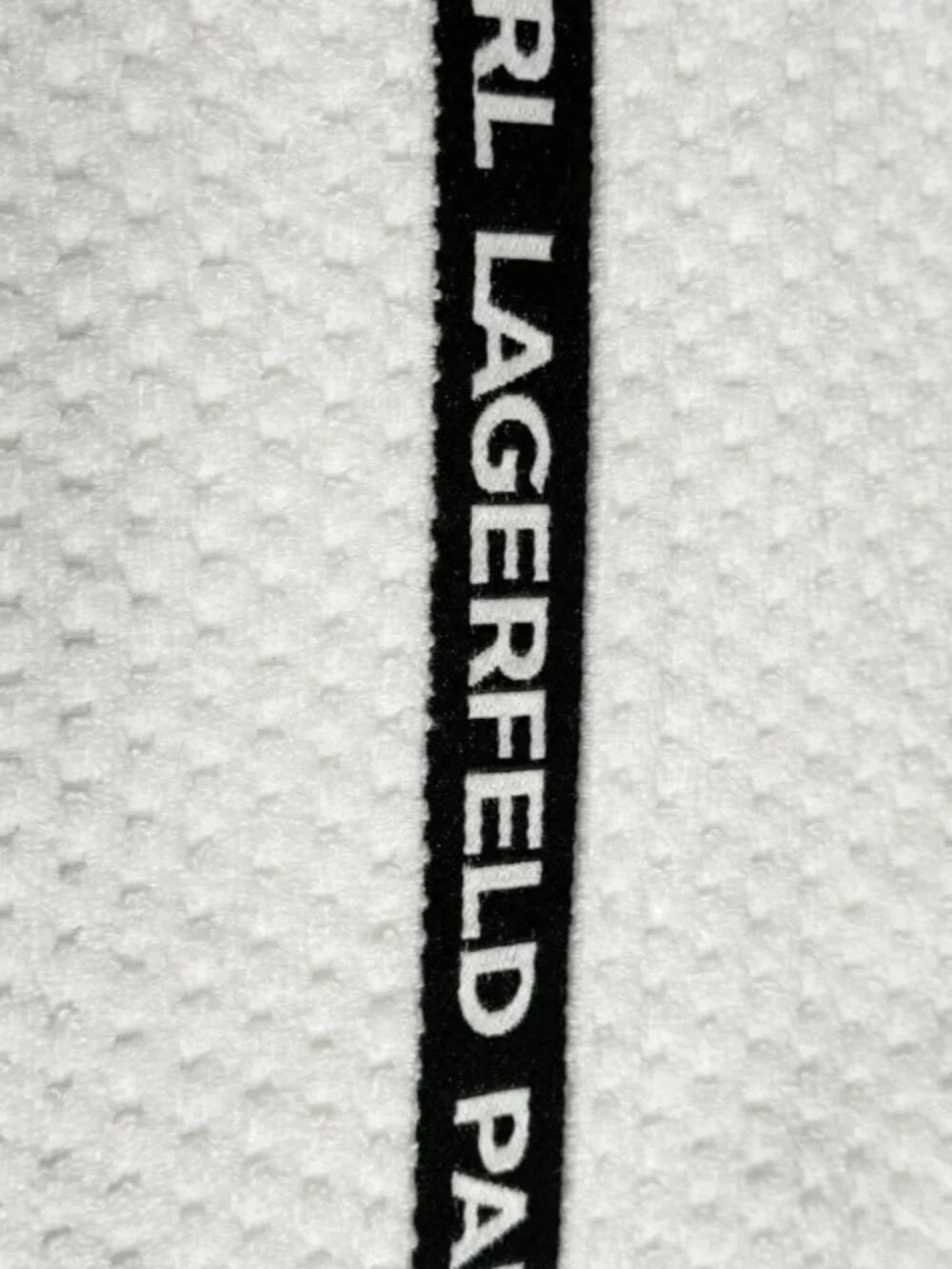 Karl Lagerfeld Paris White Black Stripe Waffle Bath Towel 27x54 NWT